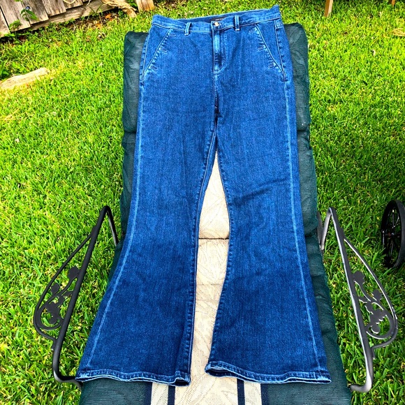 Ann Taylor Stretchy flare sailor jeans 6 - Picture 1 of 8